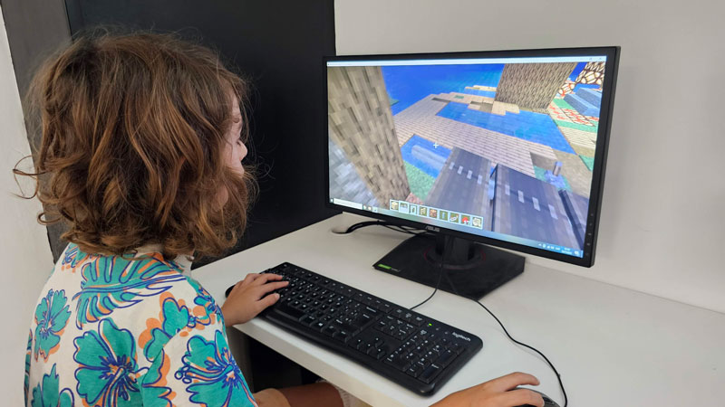 Apprendre à coder avec Minecraft et Roblox